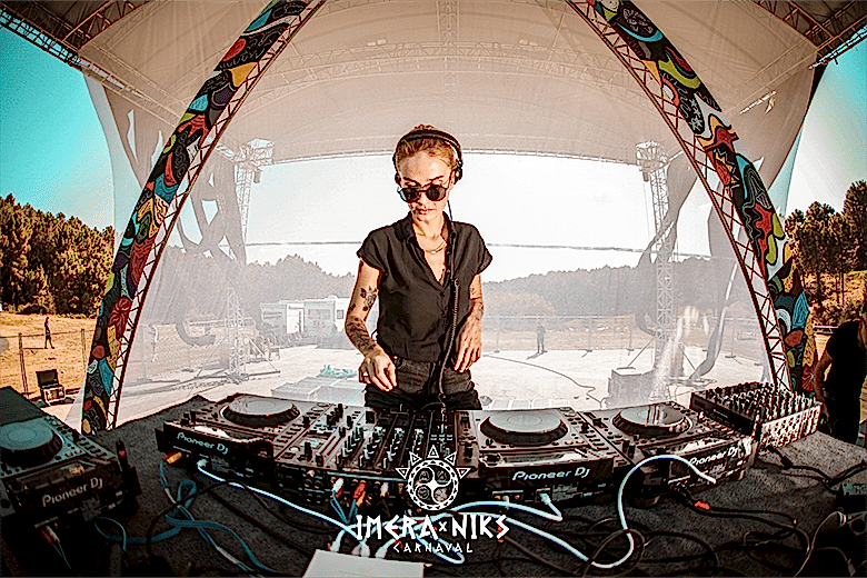 2e261df3-e849-49c1-bcae-2f577766c842